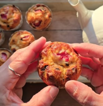 Muffin ricotta fragole e cioccolato