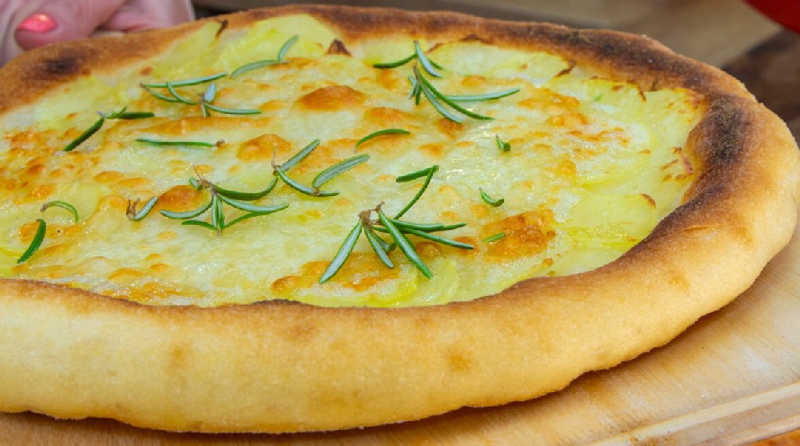 Pizza Senza Glutine con patate e mozzarella