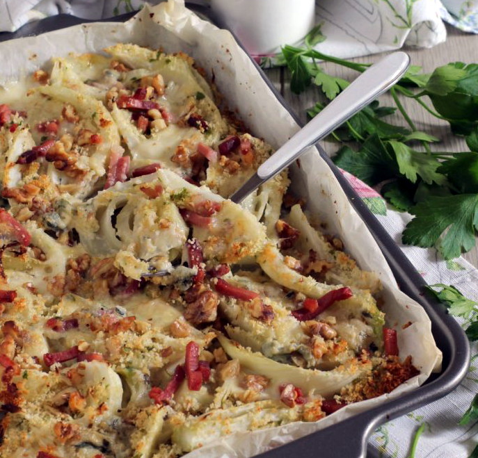 Finocchi al forno con gorgonzola noci e speck