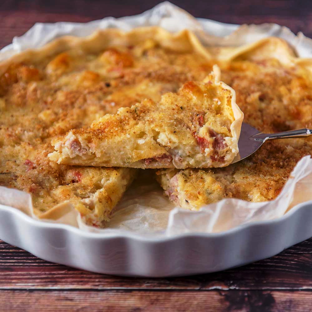 Torta rustica patate salsiccia e mozzarella