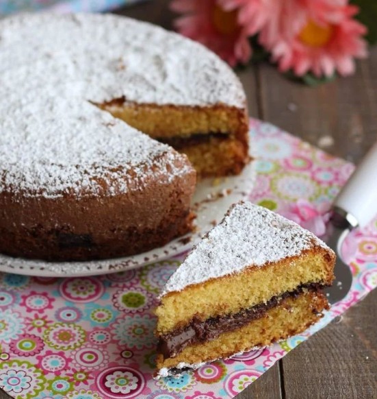 Torta versata con crema alle nocciole
