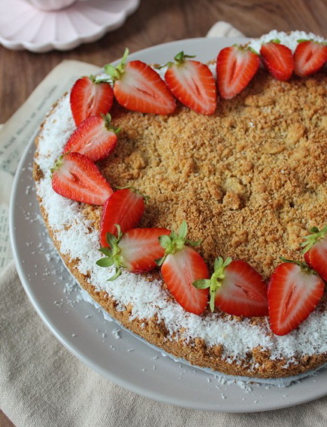 Sbriciolata di ricotta al cocco e fragole