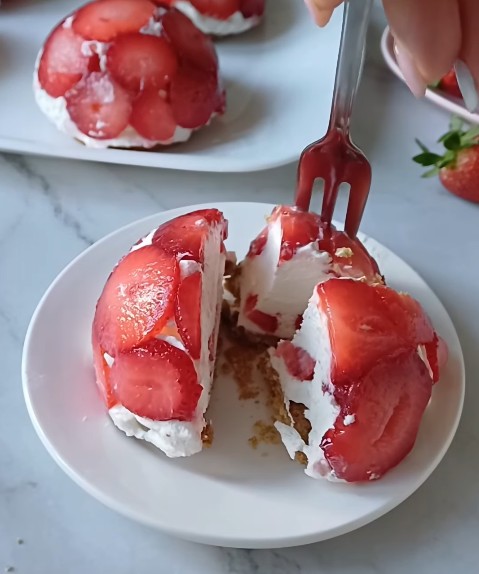 Cupolette alle fragole senza cottura