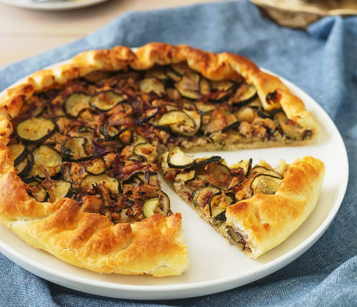 Torta di pasta sfoglia zucchine, tonno e limone